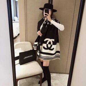 <AUTHENTIC>CHANEL Scarf